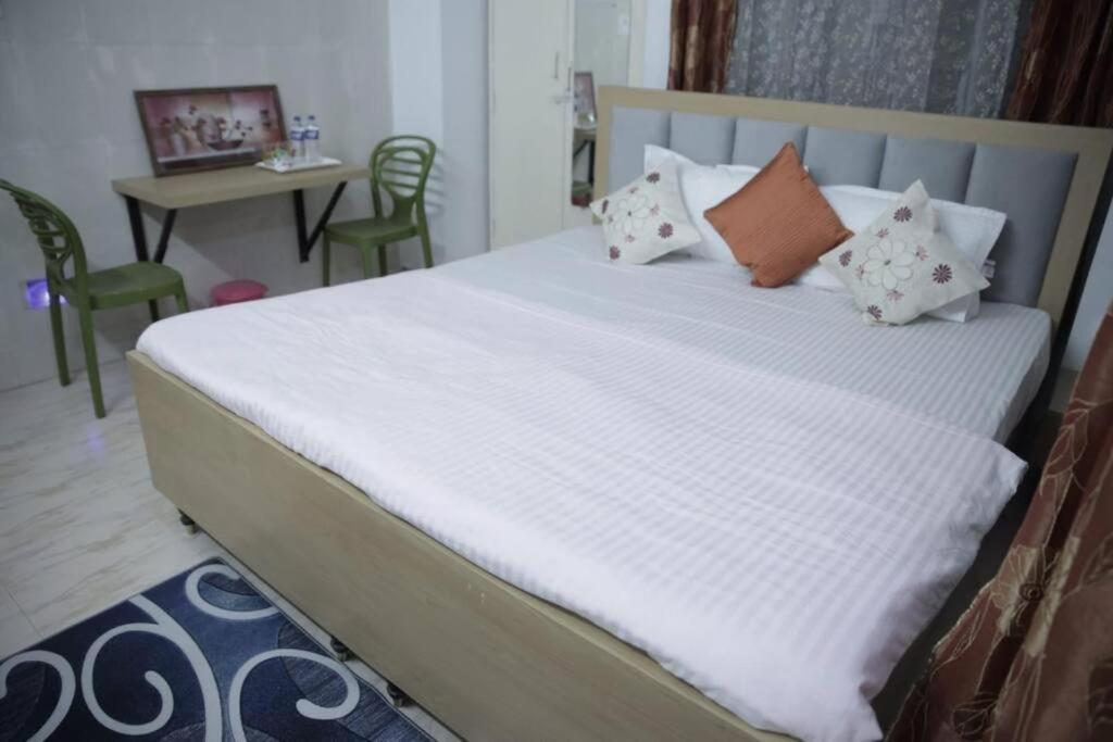 Ap Suite - By Ap Villa'S And Resort'S Ujjain Eksteriør billede