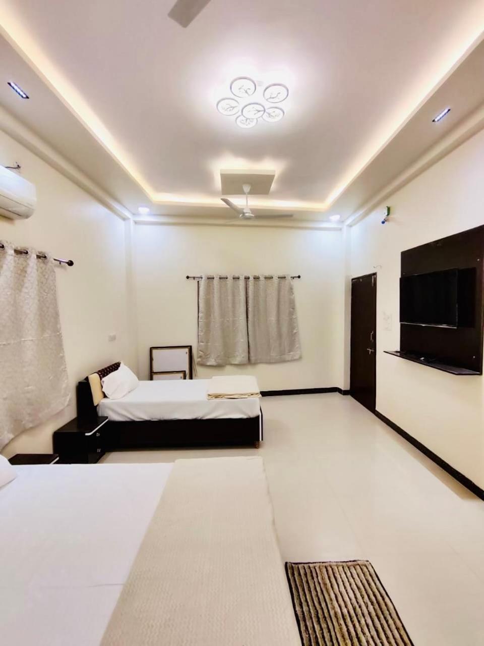 Ap Suite - By Ap Villa'S And Resort'S Ujjain Eksteriør billede