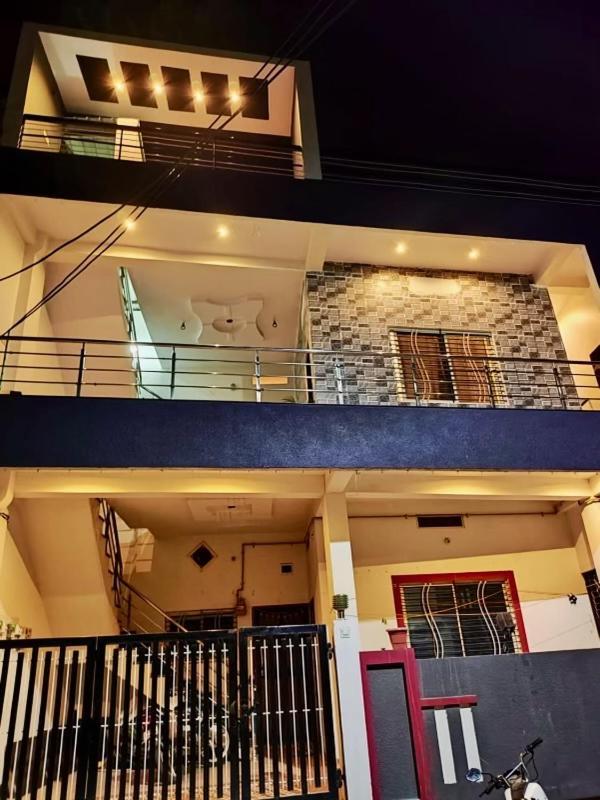 Ap Suite - By Ap Villa'S And Resort'S Ujjain Eksteriør billede